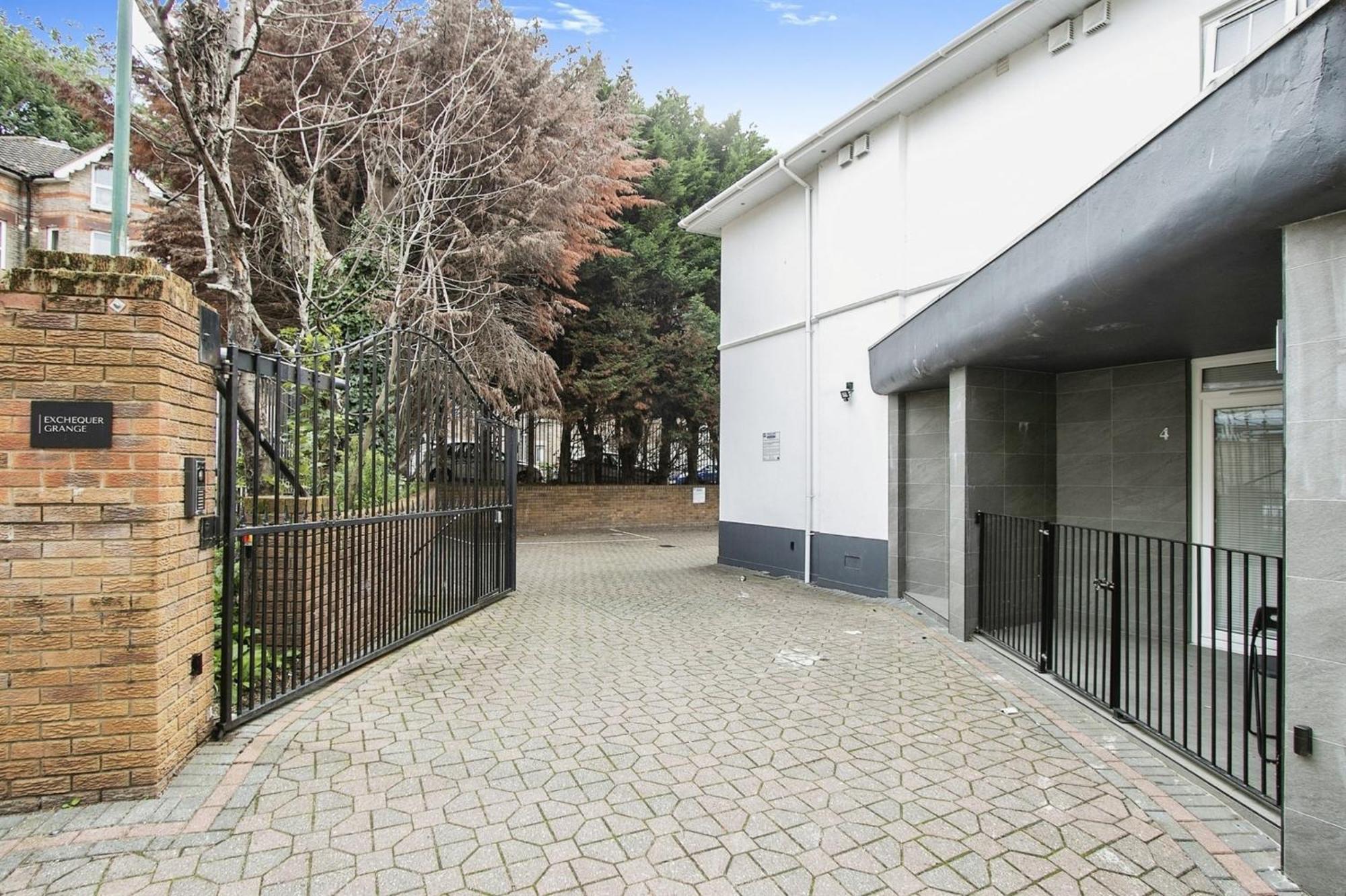 Charming Flat In A Location * Борнмут